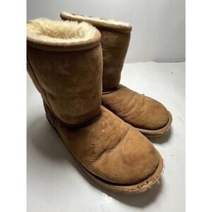 Ugg Classic Short Winter Boots Chestnut Suede Size 5 Preteen Youth Kids